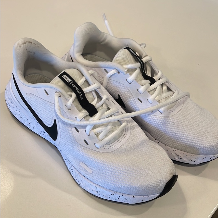 Womens Nike Revolution Size 8